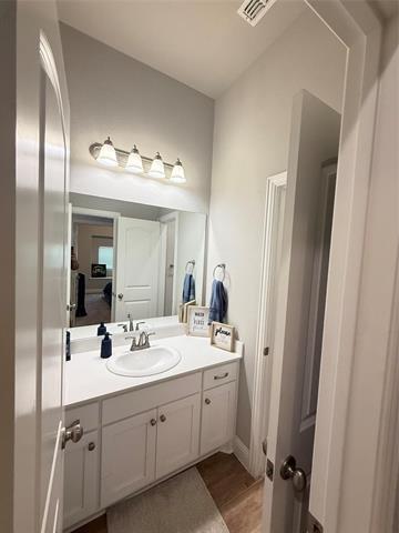 Building Photo - 210 Jacaranda Dr