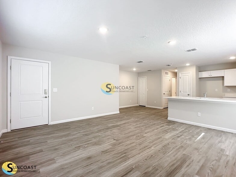 Building Photo - 6523 Breezy Oaks Wy