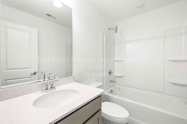 Building Photo - 16341 Leading St