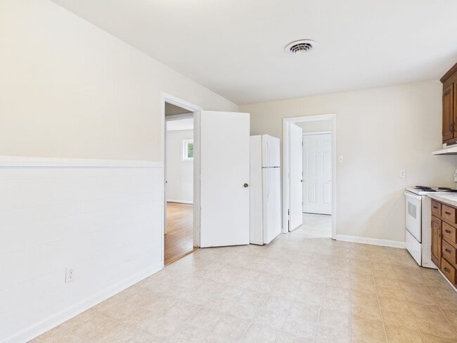 Building Photo - 1018 Barlen Dr