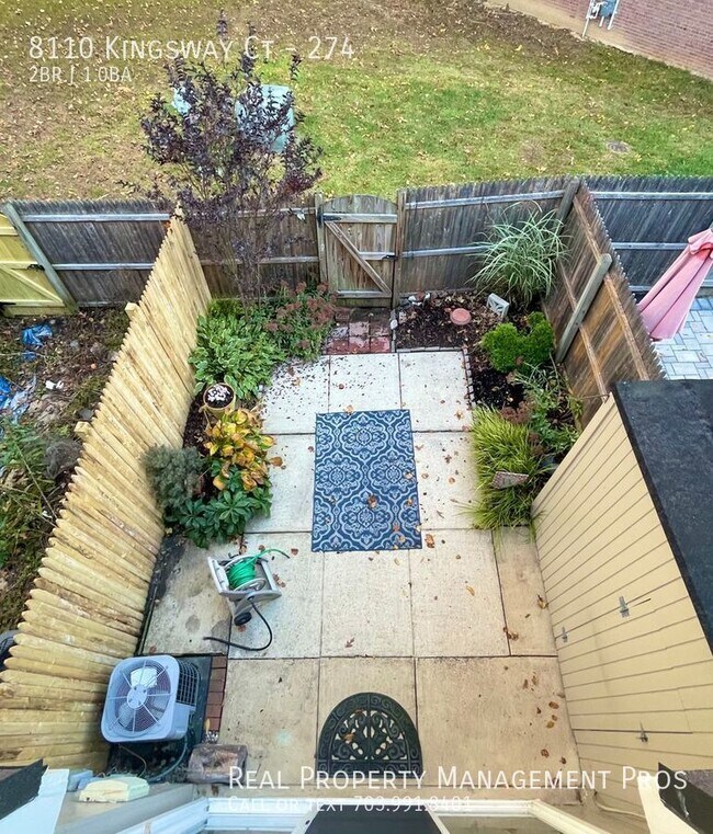 Building Photo - UPDATED 2 BEDROOM HOME - PRVATE BACK YARD ...