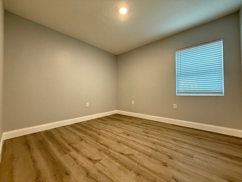 Guest Room 2 - 5032 Welborn Rd