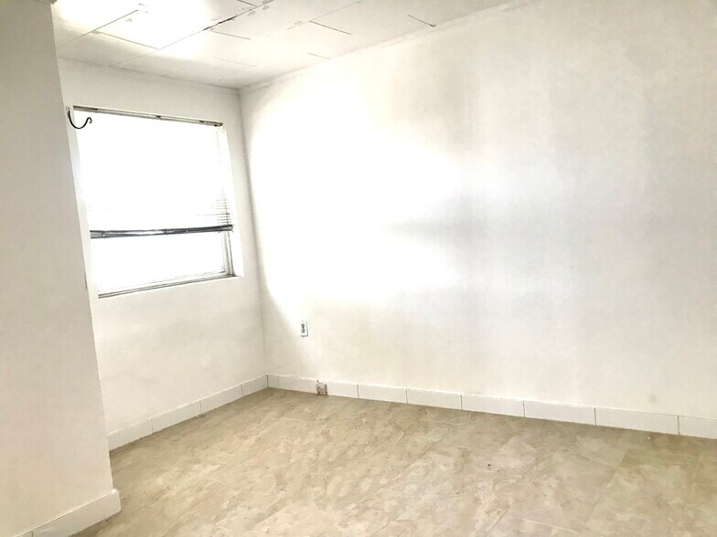 Building Photo - 1402 High St