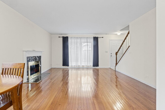 Building Photo - 1725 Pickwick Ln
