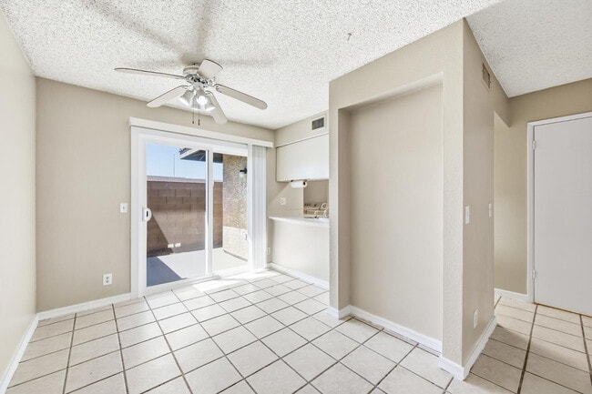 Building Photo - 1814 W Village Way