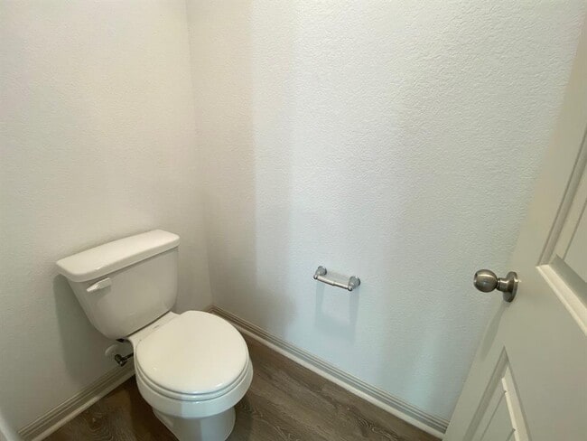 Building Photo - 131 Ft Clark Spgs Dr