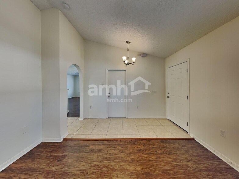 Building Photo - 7378 High Bluff Rd N