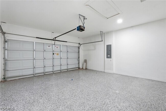Building Photo - 2210 NW 9th Ave