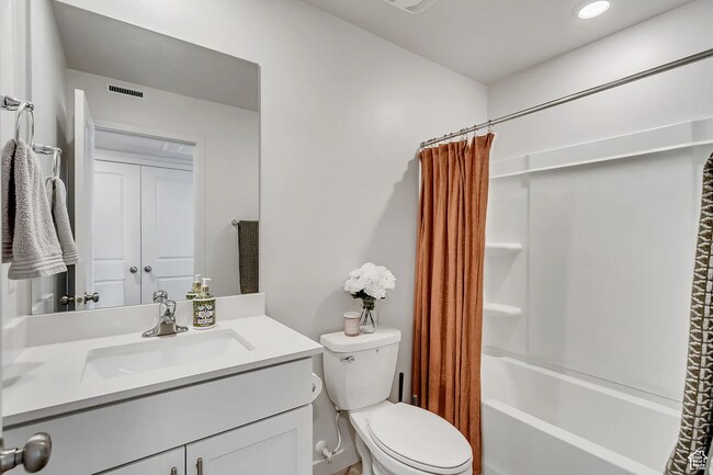 Building Photo - 2003 Red Yearling Dr