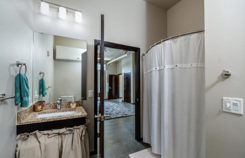 Building Photo - 803 E Mifflin St