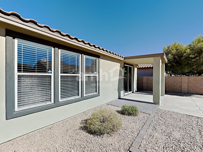 Building Photo - 221 W Vuelta Friso