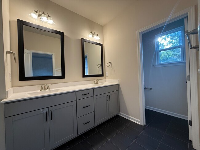 Building Photo - 2246 Red Knot Ln