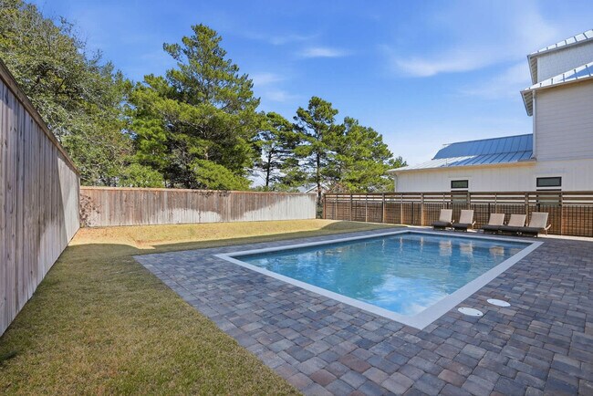 Building Photo - 120 Dune Dr