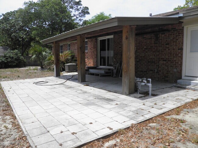 Building Photo - 103 Oregon Dr NE