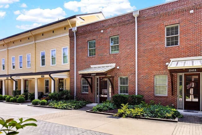 Building Photo - Luxury Condo!