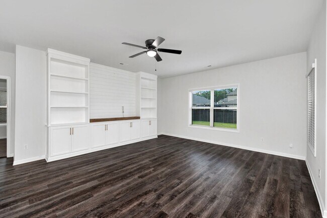 Building Photo - Beautiful 4-Bedroom Home with Office, Bonus Room, and Large Backyard