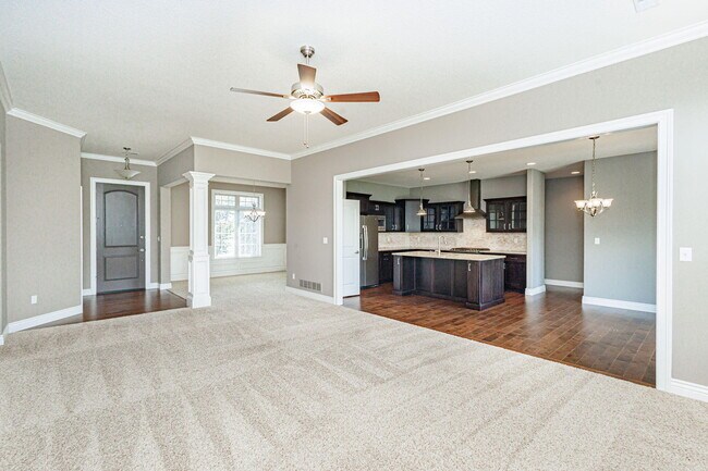 Building Photo - 6401 Cobble Creek Dr