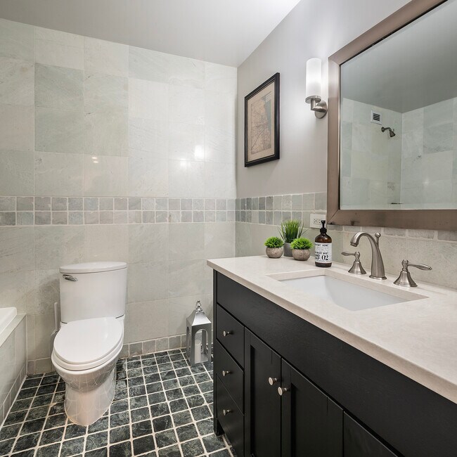 Building Photo - 1030 N State St