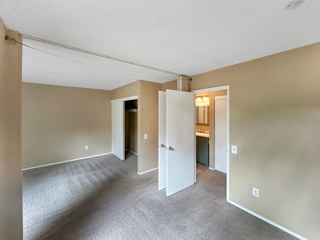 Building Photo - Beautiful 1BD/1BA W/ Reserved Parking in M...