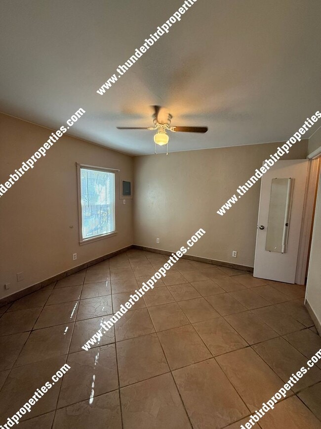 Building Photo - Charming 1 bedroom 1 bath Casita in the No...