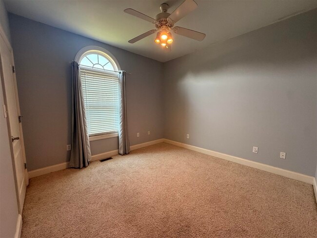Building Photo - 1826 Bellshire Way