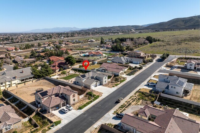 Building Photo - 41638 Cielo Vista Dr