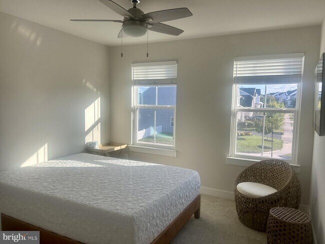 Building Photo - 105 Cabbage White Dr