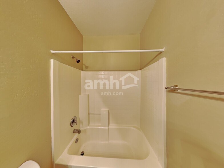 Building Photo - 3716 E Waite Ln