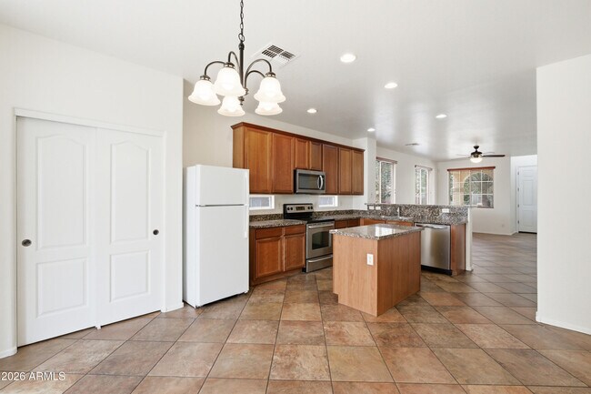 Building Photo - 4157 E Santa Fe Ln