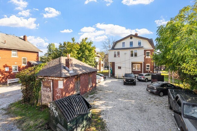 Building Photo - Massive  13-Bedroom House with huge Privat...