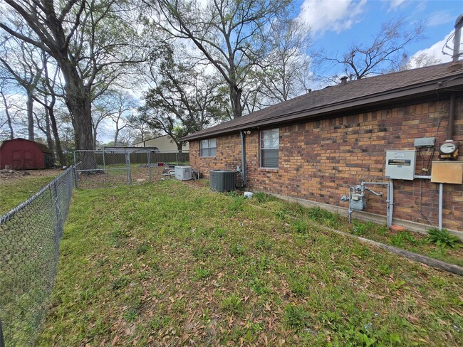 Building Photo - 24312 Carlton Rd