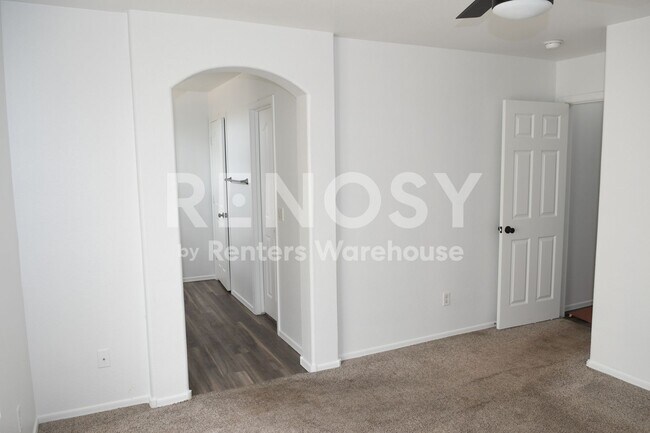 Building Photo - 1623 E Silverbirch Ave
