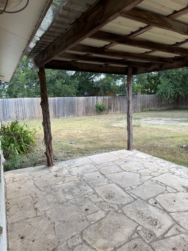 Building Photo - Charming 4 bed 2 bath home in Lampasas com...
