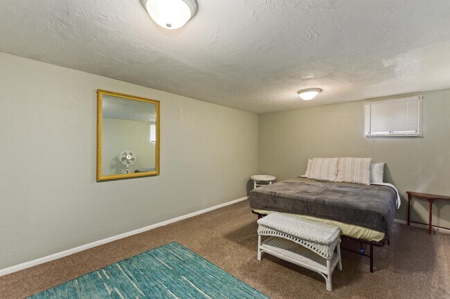 Building Photo - 1416 Chrisway Dr