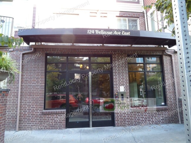 Building Photo - GORGEOUS & LARGE 1-Bedroom Unit w/Office N...