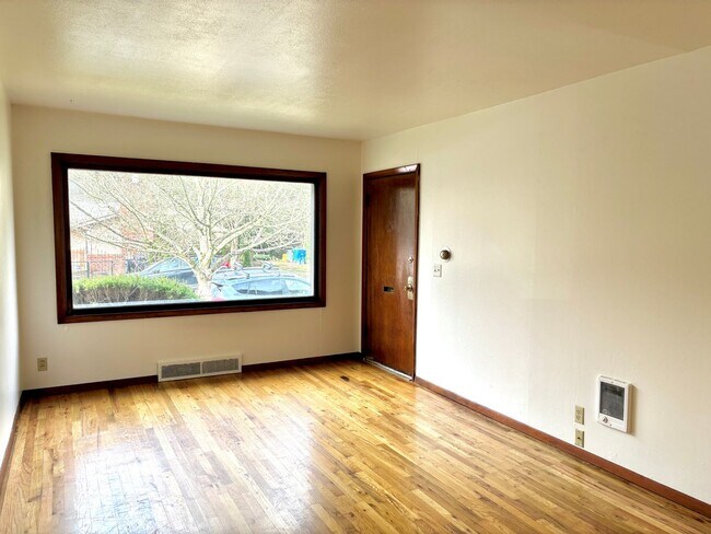 Building Photo - FEWEK01