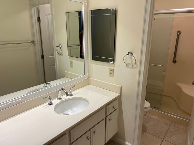 Building Photo - Oaks North Townhome with Views