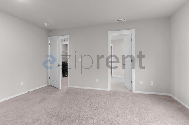 Building Photo - Unit