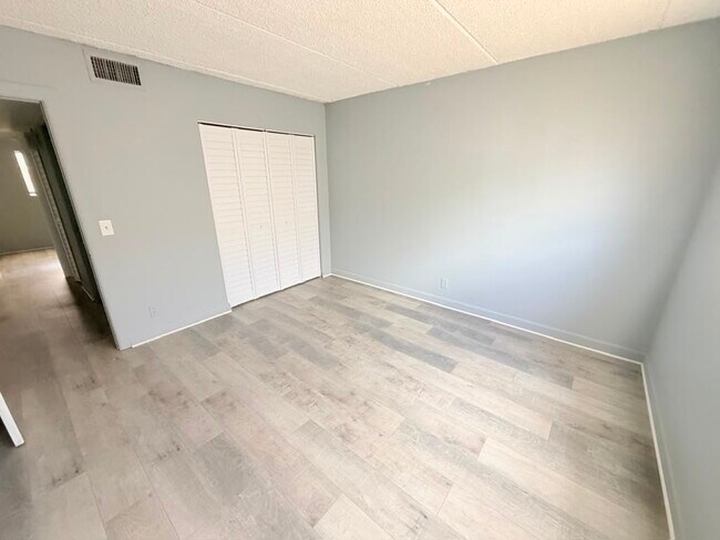 Building Photo - 1501 Crescent Cir