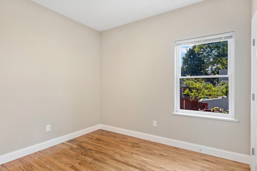 2nd Bedroom - 68 W 52nd St