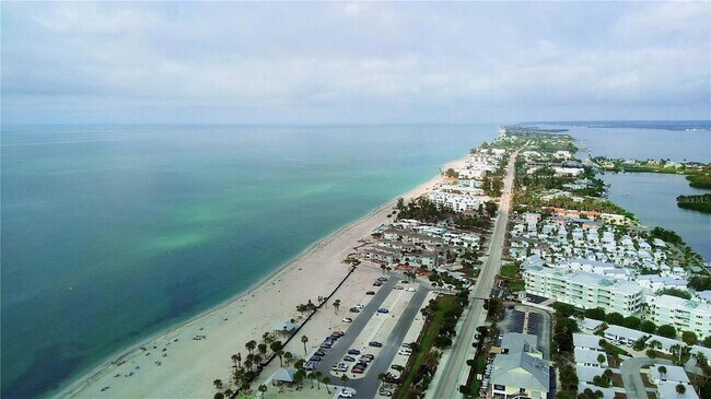 Building Photo - 985 Liberty St