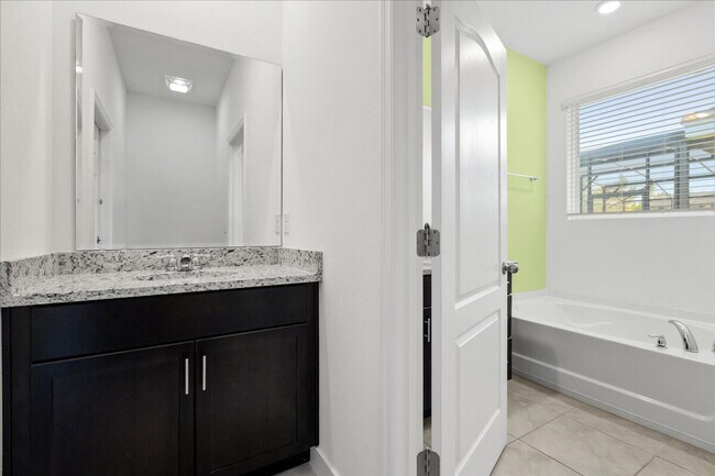 Building Photo - 7850 Oak Reflection Lp