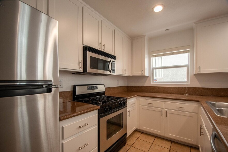Building Photo - 4259 Dixie Canyon Ave