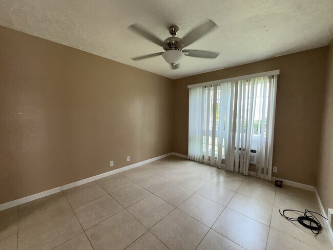 Building Photo - 46-1031-1031 Emepela Wy