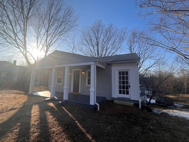 Primary Photo - Beautifully remodeled home close to Va Bap...