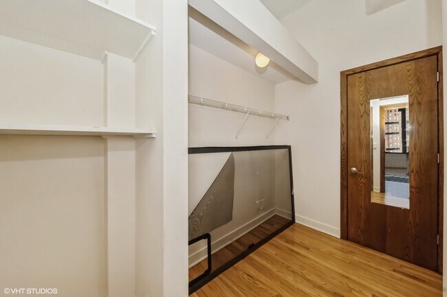 Building Photo - 333 W Hubbard St