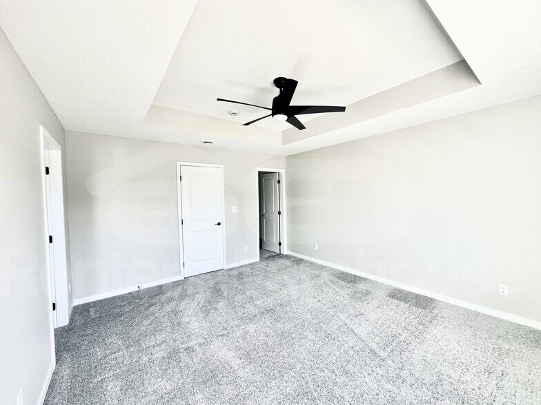 Building Photo - 7000 Lake Hill Dr