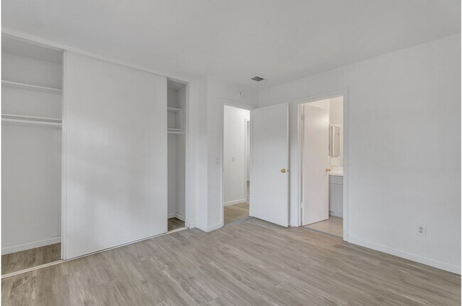 Building Photo - 3944-3944 Renick Way
