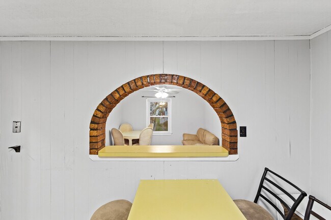 Building Photo - 23 2nd St