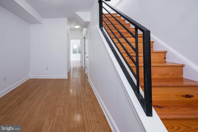 Building Photo - 2102 Berges St